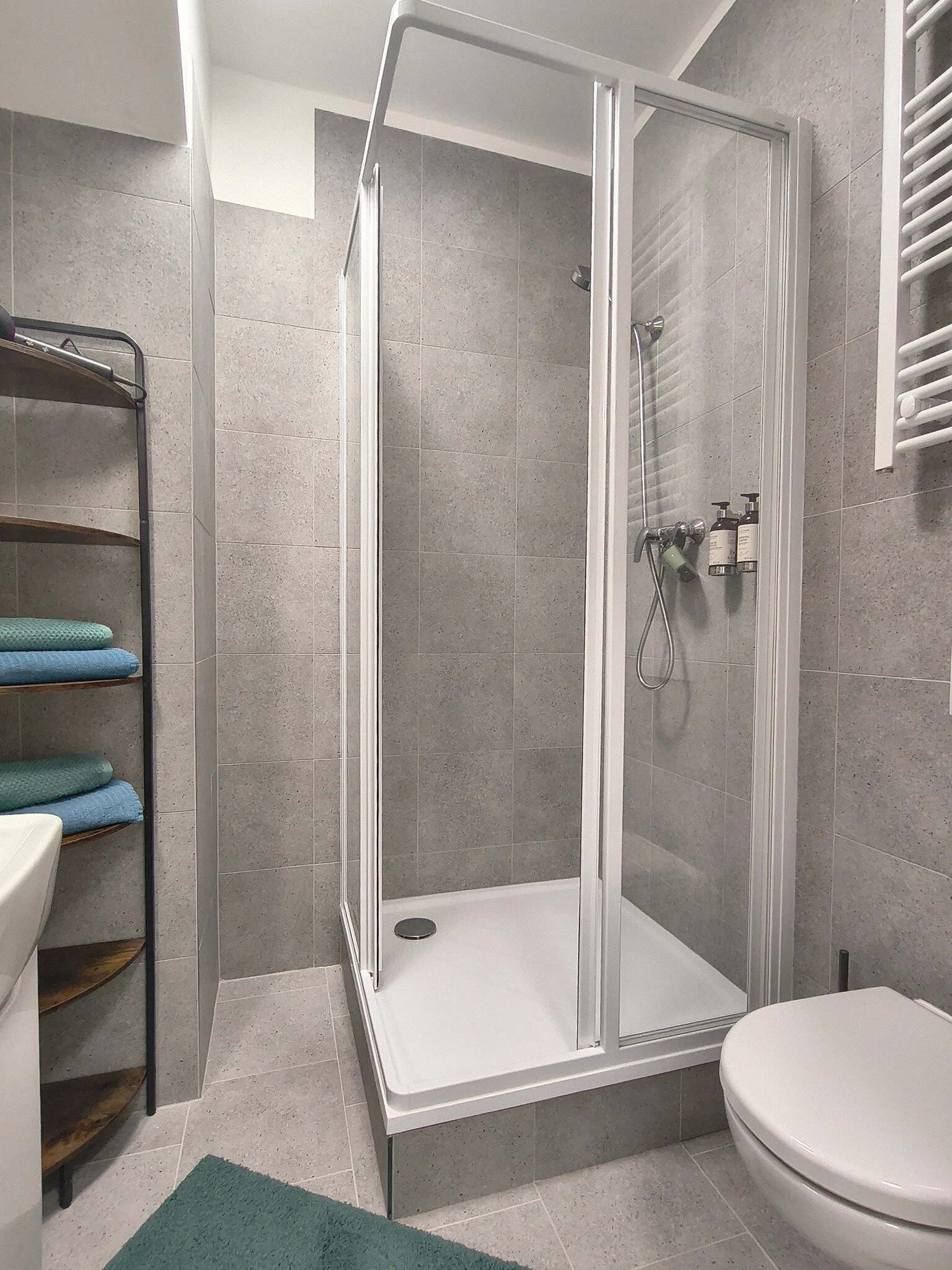 Interior or bathroom photograph of room 405 at CHILL Apartments