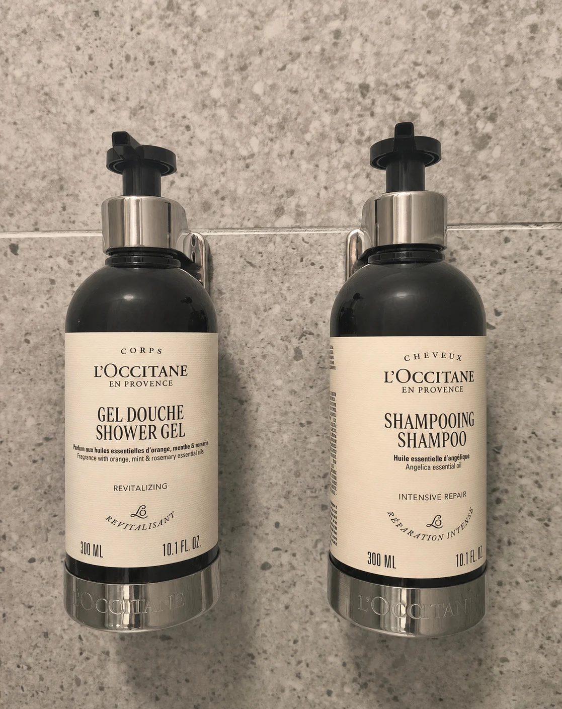 L’Occitane-Pflegeprodukte im Bad von Zimmer 401
